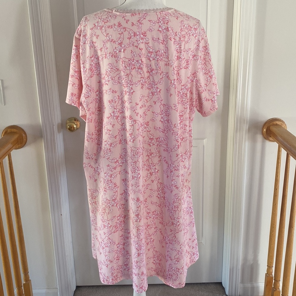 02:06 - 3/$25 Bundle Only PINK K floral night gown - Picture 3 of 15